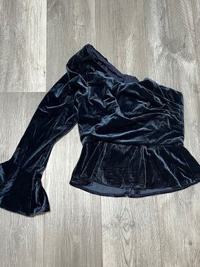 DO+BE Navy Velvet One-Shoulder Top